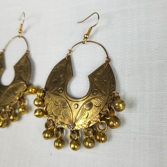 Gorgeous Vintage Gold Tone Indian Style Etched Chandelier Bell Hook Earrings - Picture 6 of 8